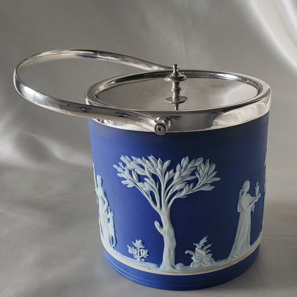 Antique Wedgwood Biscuit or Ice Barrel - Blue & White Jasperware - Picture 2 of 9